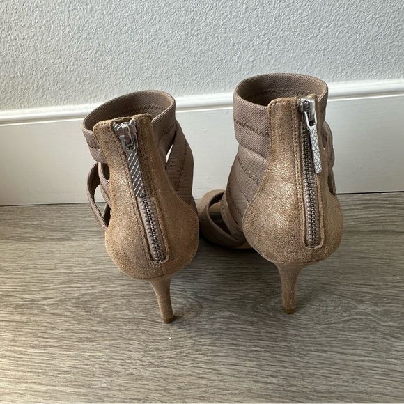 Donald j pliner woman’s heels - Picture 2 of 5